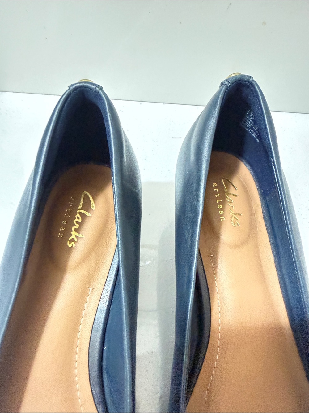 Leather pumps, Clarks Artisan Women's Navy Wedge Pumps new never worn - Picture 6 of 14